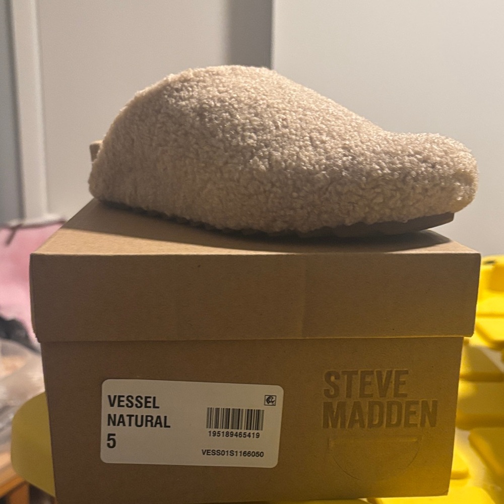 Steve Madden Beige Vessel Slippers